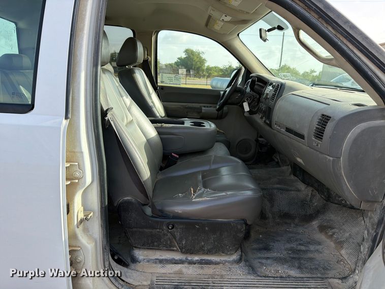 image for item ED5349 2007 Chevrolet Silverado 2500HD Crew Cab pickup truck