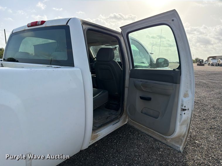 image for item ED5349 2007 Chevrolet Silverado 2500HD Crew Cab pickup truck
