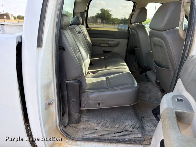image for item ED5349 2007 Chevrolet Silverado 2500HD Crew Cab pickup truck