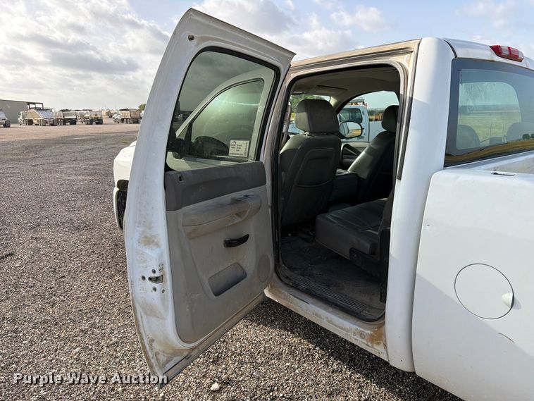 image for item ED5349 2007 Chevrolet Silverado 2500HD Crew Cab pickup truck