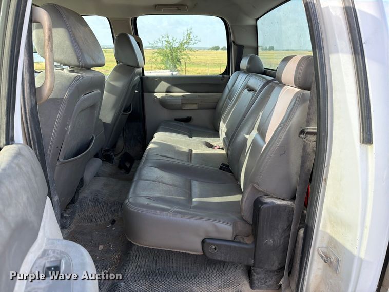 image for item ED5349 2007 Chevrolet Silverado 2500HD Crew Cab pickup truck