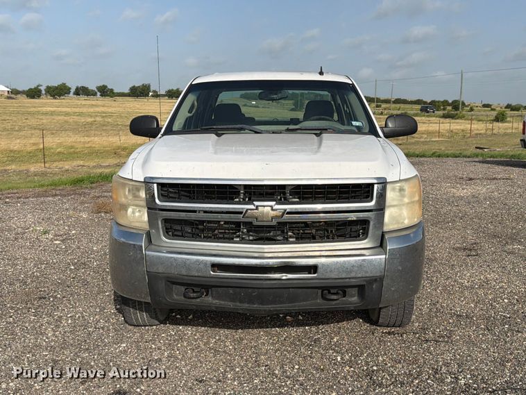 image for item ED5350 2007 Chevrolet Silverado 2500HD Crew Cab pickup truck
