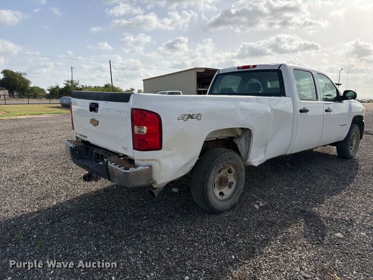 image for item ED5350 2007 Chevrolet Silverado 2500HD Crew Cab pickup truck