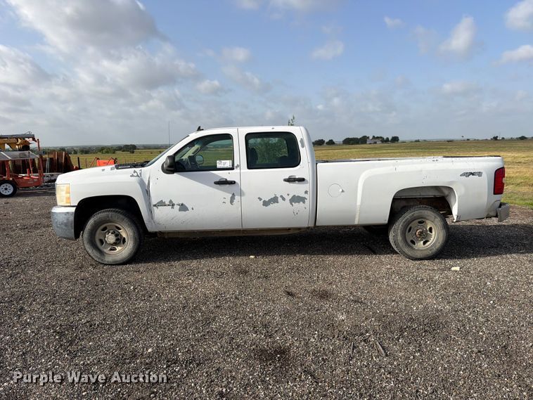 image for item ED5350 2007 Chevrolet Silverado 2500HD Crew Cab pickup truck