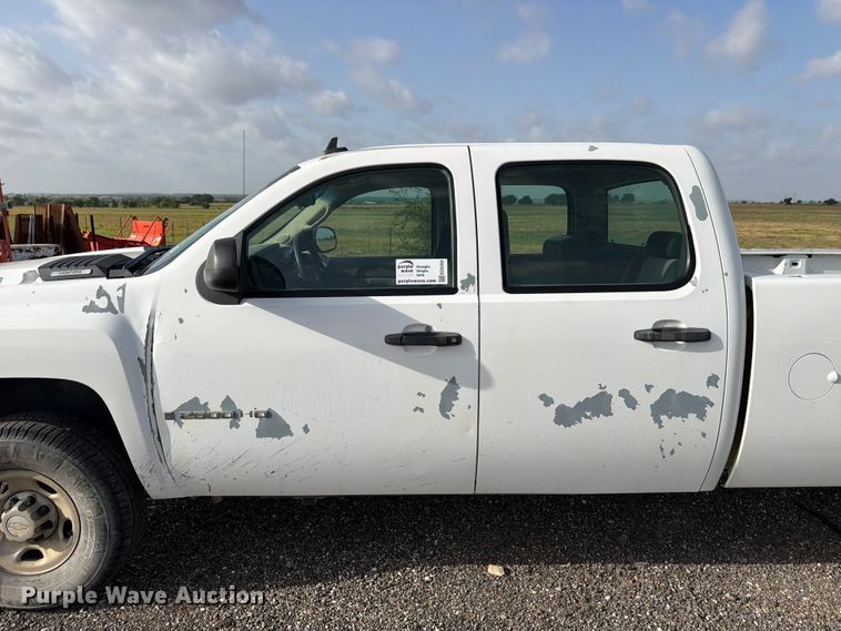 image for item ED5350 2007 Chevrolet Silverado 2500HD Crew Cab pickup truck