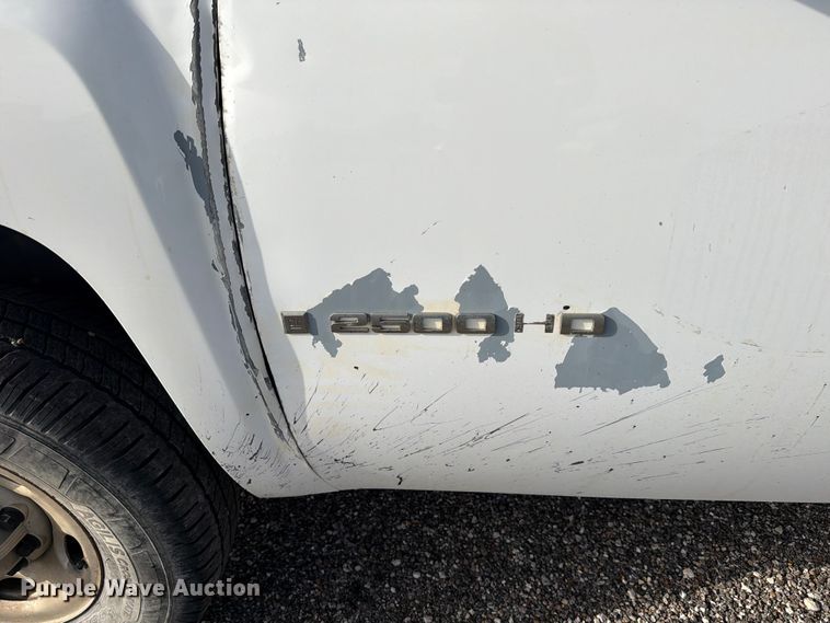 image for item ED5350 2007 Chevrolet Silverado 2500HD Crew Cab pickup truck
