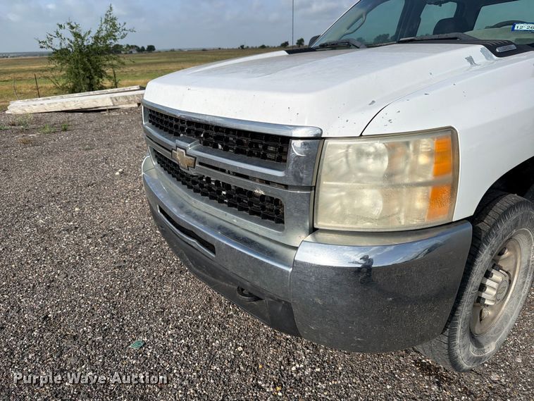 image for item ED5350 2007 Chevrolet Silverado 2500HD Crew Cab pickup truck