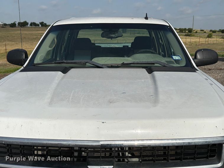 image for item ED5350 2007 Chevrolet Silverado 2500HD Crew Cab pickup truck
