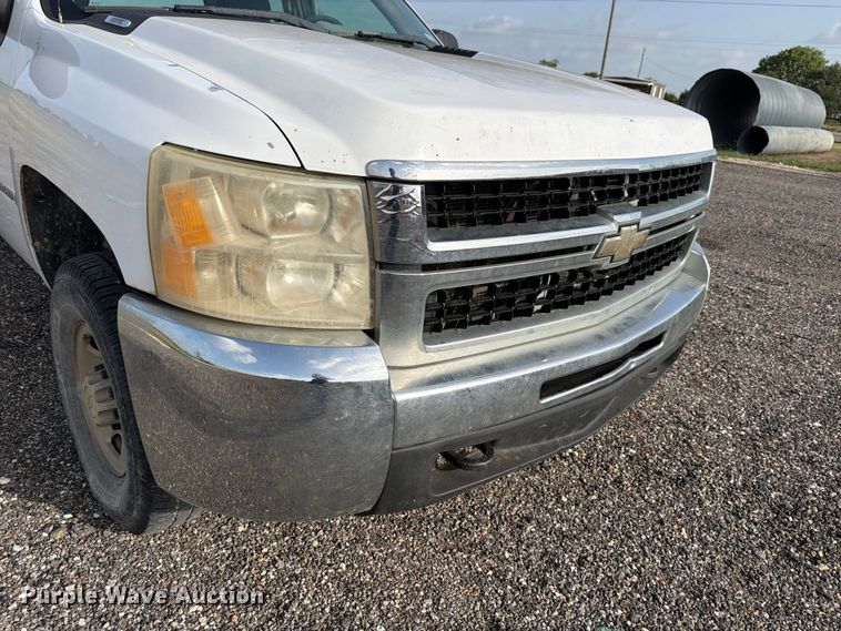 image for item ED5350 2007 Chevrolet Silverado 2500HD Crew Cab pickup truck