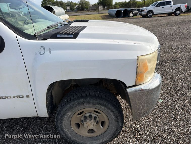 image for item ED5350 2007 Chevrolet Silverado 2500HD Crew Cab pickup truck
