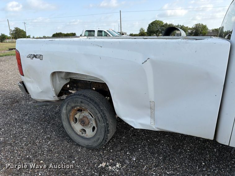 image for item ED5350 2007 Chevrolet Silverado 2500HD Crew Cab pickup truck