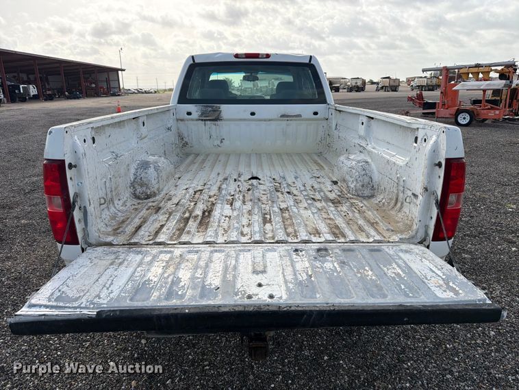 image for item ED5350 2007 Chevrolet Silverado 2500HD Crew Cab pickup truck