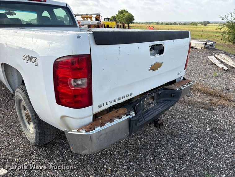 image for item ED5350 2007 Chevrolet Silverado 2500HD Crew Cab pickup truck
