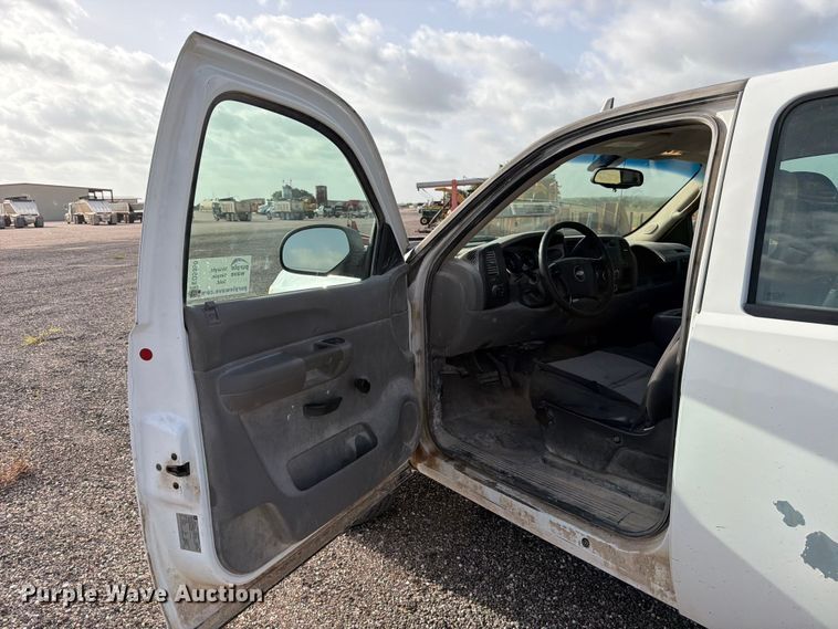 image for item ED5350 2007 Chevrolet Silverado 2500HD Crew Cab pickup truck