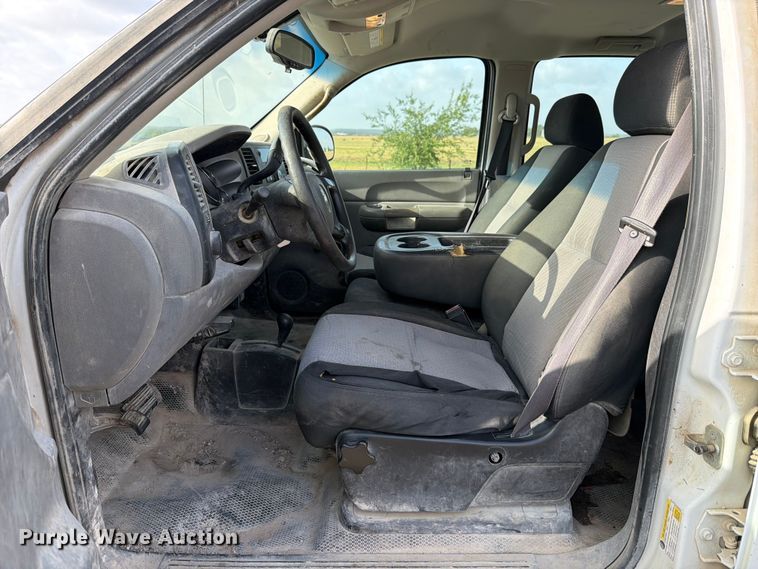 image for item ED5350 2007 Chevrolet Silverado 2500HD Crew Cab pickup truck