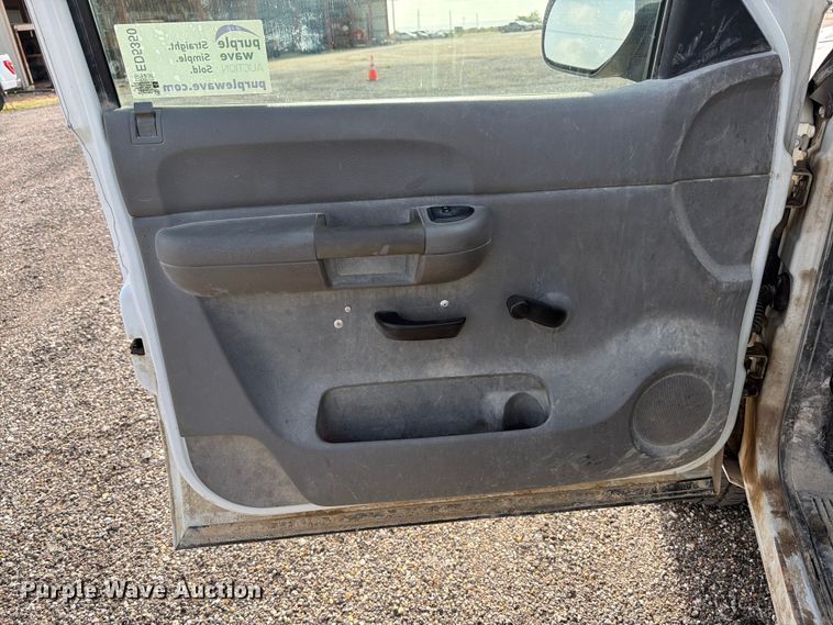 image for item ED5350 2007 Chevrolet Silverado 2500HD Crew Cab pickup truck