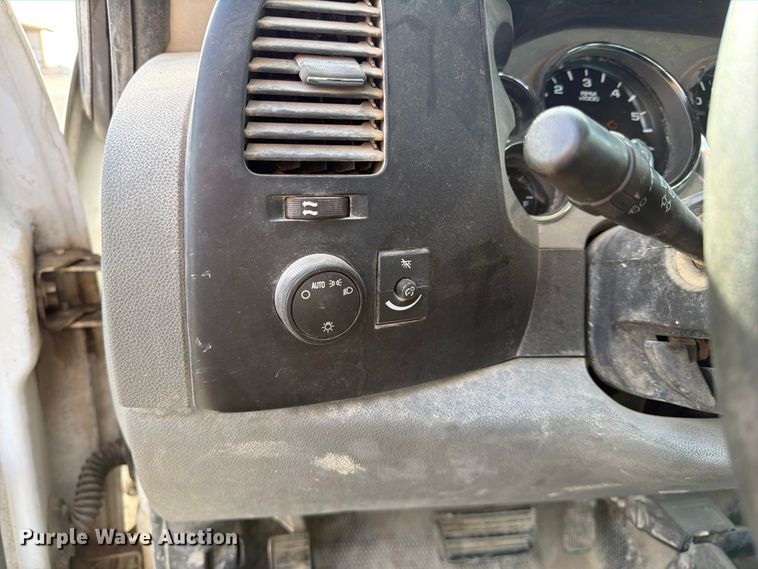 image for item ED5350 2007 Chevrolet Silverado 2500HD Crew Cab pickup truck