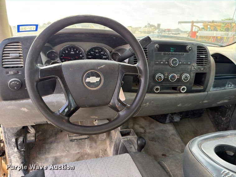 image for item ED5350 2007 Chevrolet Silverado 2500HD Crew Cab pickup truck