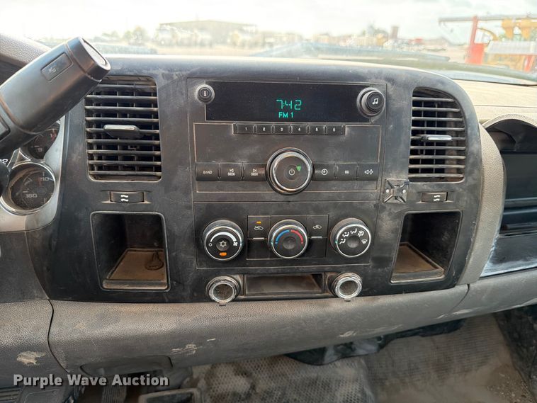 image for item ED5350 2007 Chevrolet Silverado 2500HD Crew Cab pickup truck