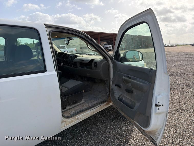 image for item ED5350 2007 Chevrolet Silverado 2500HD Crew Cab pickup truck