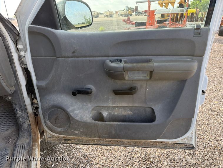 image for item ED5350 2007 Chevrolet Silverado 2500HD Crew Cab pickup truck