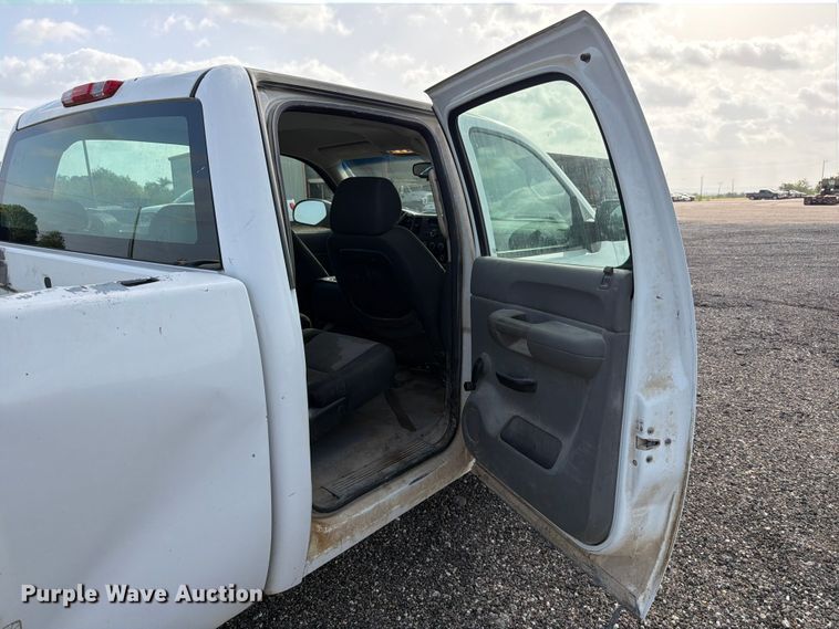 image for item ED5350 2007 Chevrolet Silverado 2500HD Crew Cab pickup truck
