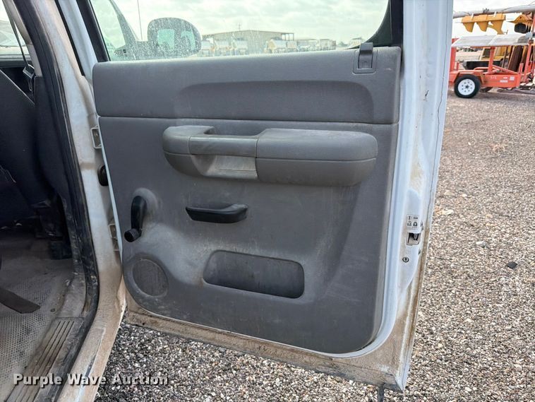 image for item ED5350 2007 Chevrolet Silverado 2500HD Crew Cab pickup truck