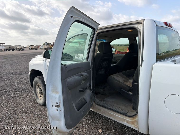 image for item ED5350 2007 Chevrolet Silverado 2500HD Crew Cab pickup truck