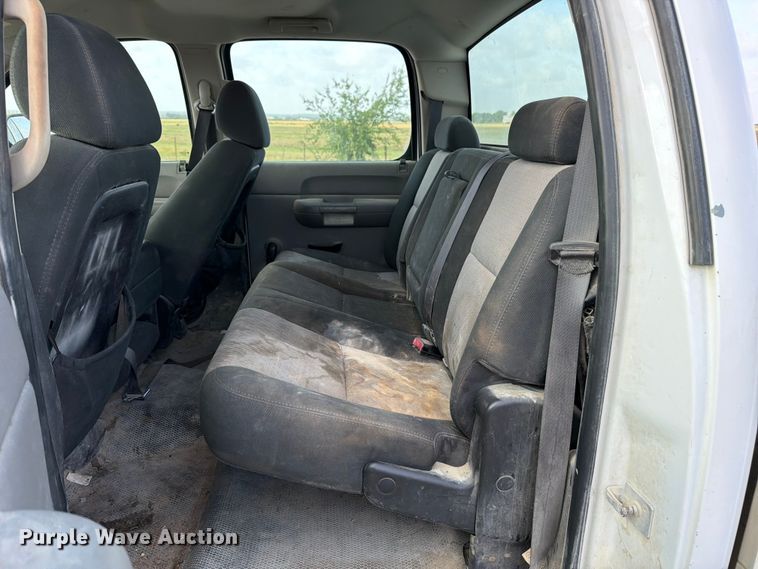 image for item ED5350 2007 Chevrolet Silverado 2500HD Crew Cab pickup truck