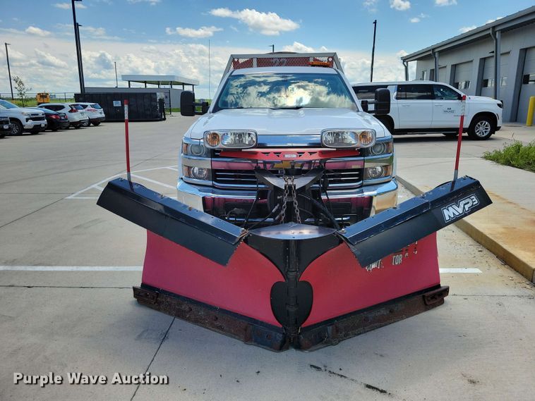 image for item EE1086 2015 Chevrolet  Silverado 2500HD dump bed pickup truck