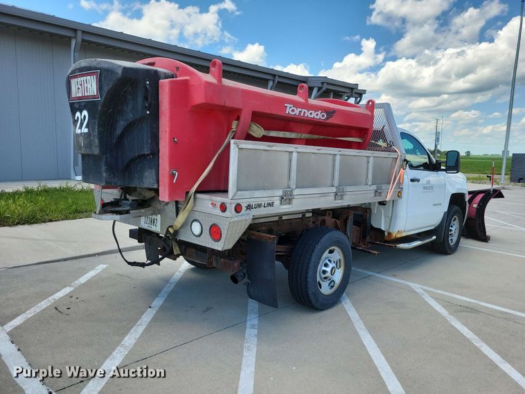 image for item EE1086 2015 Chevrolet  Silverado 2500HD dump bed pickup truck