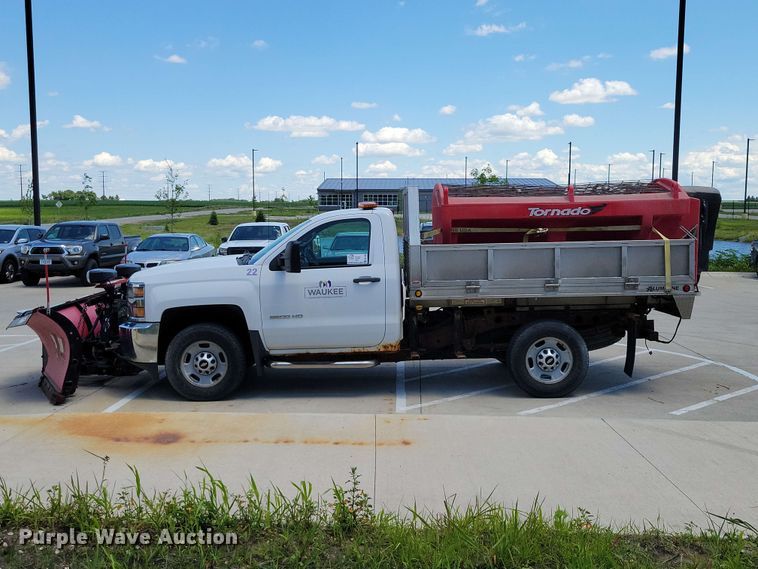 image for item EE1086 2015 Chevrolet  Silverado 2500HD dump bed pickup truck