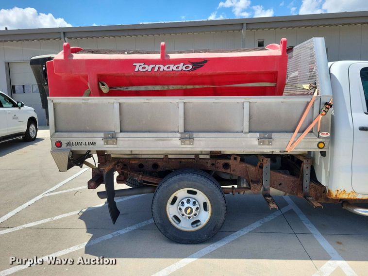 image for item EE1086 2015 Chevrolet  Silverado 2500HD dump bed pickup truck