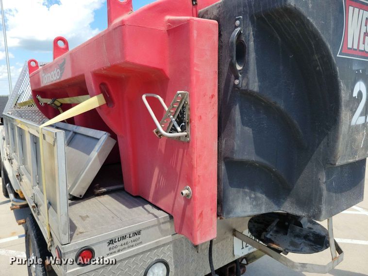image for item EE1086 2015 Chevrolet  Silverado 2500HD dump bed pickup truck