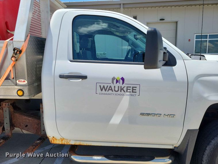 image for item EE1086 2015 Chevrolet  Silverado 2500HD dump bed pickup truck