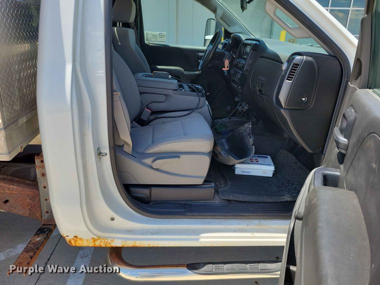 image for item EE1086 2015 Chevrolet  Silverado 2500HD dump bed pickup truck