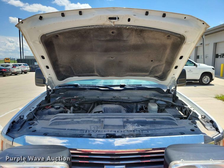 image for item EE1086 2015 Chevrolet  Silverado 2500HD dump bed pickup truck