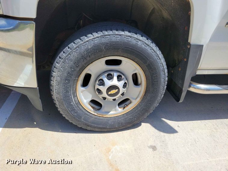 image for item EE1086 2015 Chevrolet  Silverado 2500HD dump bed pickup truck