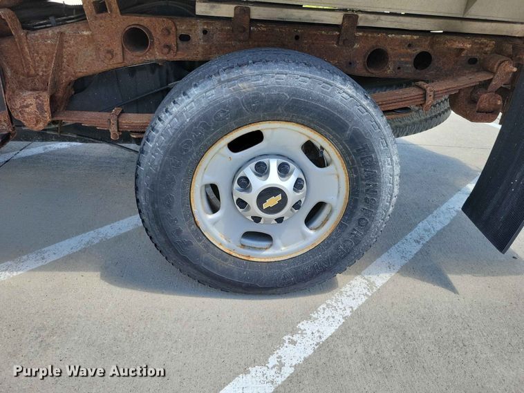 image for item EE1086 2015 Chevrolet  Silverado 2500HD dump bed pickup truck