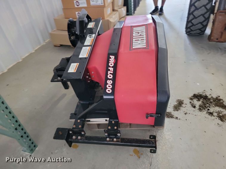 image for item EE1089 Western Pro- Flow 900 spreader