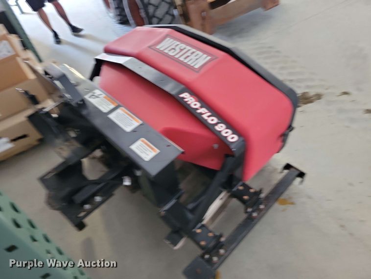 image for item EE1089 Western Pro- Flow 900 spreader