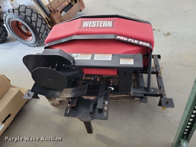 image for item EE1089 Western Pro- Flow 900 spreader