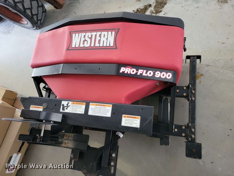 image for item EE1089 Western Pro- Flow 900 spreader