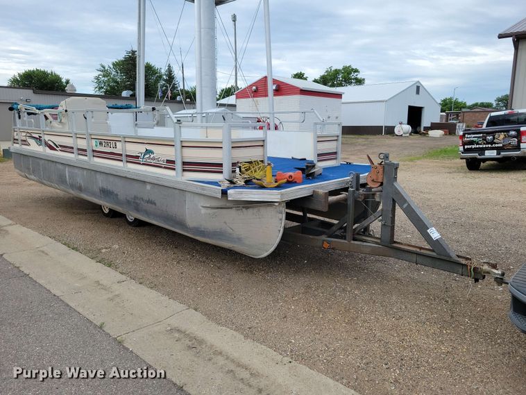 image for item EE1093 1999 JC MFG inc. Neptoon Dolphin 246 pontoon boat