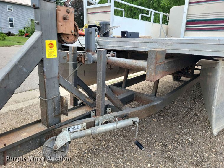 image for item EE1093 1999 JC MFG inc. Neptoon Dolphin 246 pontoon boat