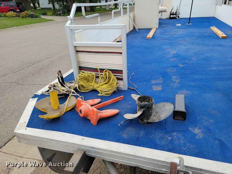 image for item EE1093 1999 JC MFG inc. Neptoon Dolphin 246 pontoon boat