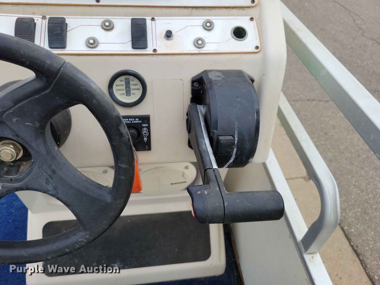 image for item EE1093 1999 JC MFG inc. Neptoon Dolphin 246 pontoon boat