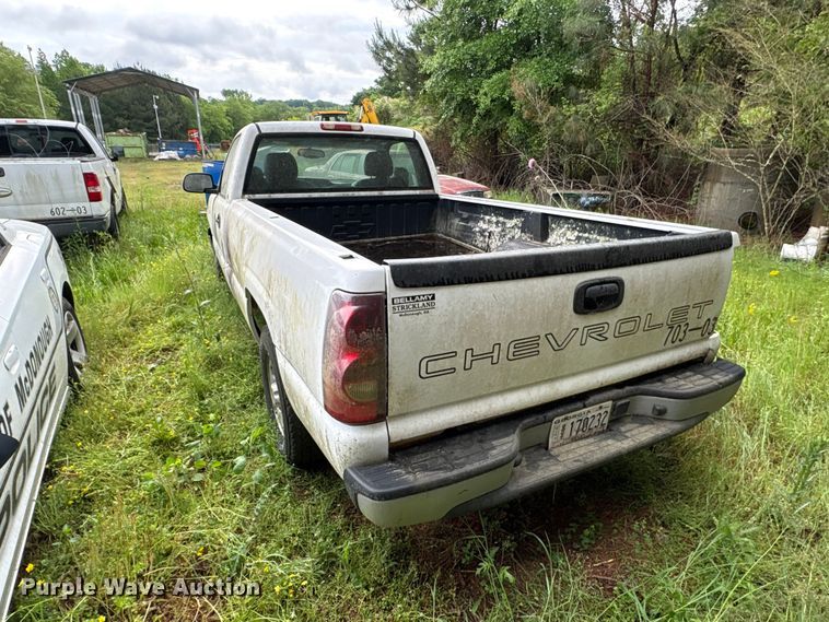 image for item EF1123 2003 Chevrolet Silverado 1500 pickup truck
