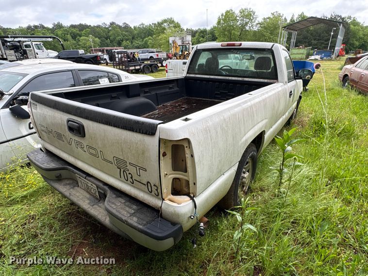 image for item EF1123 2003 Chevrolet Silverado 1500 pickup truck