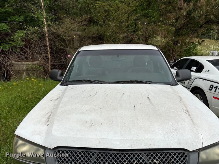 image for item EF1123 2003 Chevrolet Silverado 1500 pickup truck
